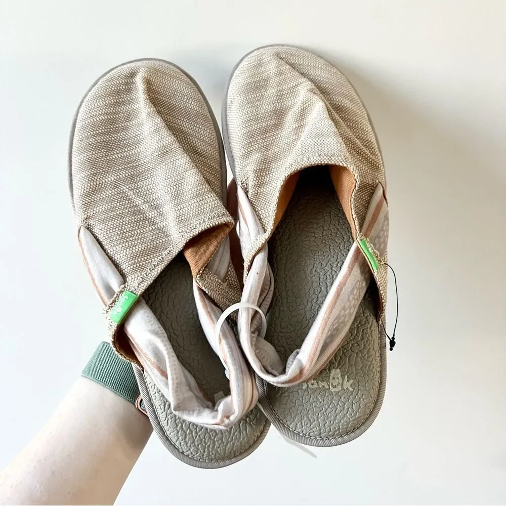 NEW Sanuk Yoga Sling Cruz Prints Flat Slingback Sandals in Tan